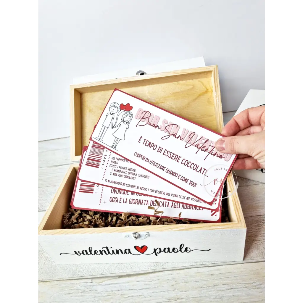 scatola personalizzabile con nome con coupon per innamorati.
